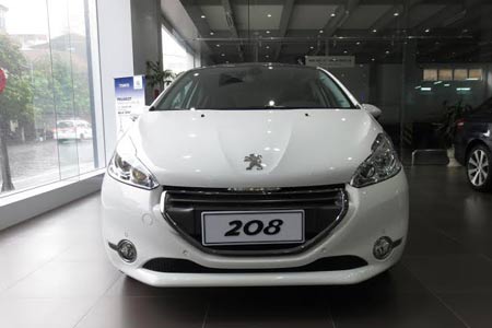 Peugeot 208 có giá 948 triệu đồng - Ảnh: LHL
