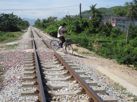 Hàng loạt đường dân sinh băng qua đường sắt trên địa bàn huyện Tuy Phước, tỉnh Bình Định