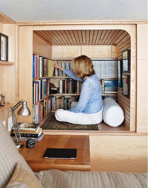 Đặc biệt nhất, căn hộ còn được thiết kế một không gian đọc sách rất độc đáo.