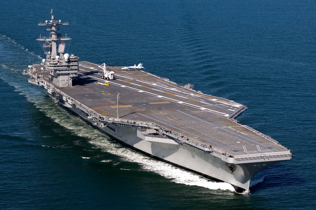 Tàu sân bay USS George Washington - căn cứ hải quân nổi của Mỹ cập cảng Busan, Hàn Quốc từ tuần trước tham gia cuộc tập trận hải quân kéo dài 5 ngày
