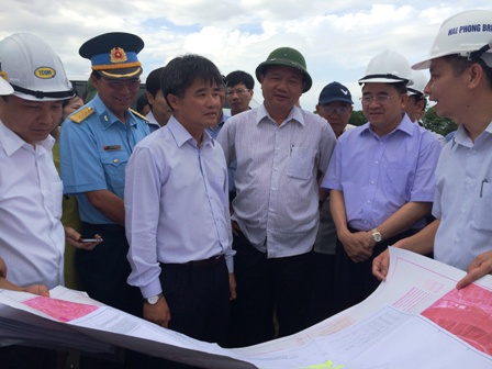 Sáng nay, 17/7/2014, Bộ trưởng Đinh La Thăng đã đi kiểm tra Dự án đầu tư xây dựng cảng Hàng không quốc tế Cát Bi - Hải Phòng