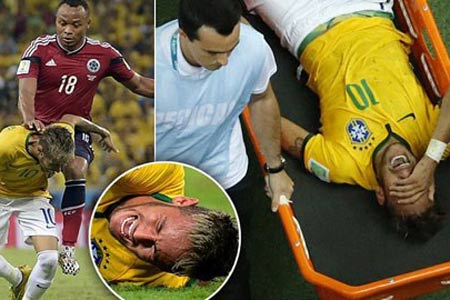 Pha va chạm dẫn đến chấn thương của Neymar