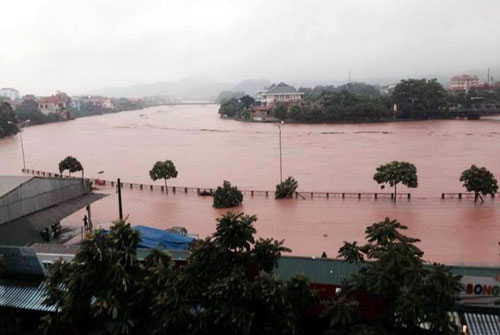 Nước sông Kỳ Cùng tại thành phố Lạng Sơn đã vượt báo động 3 - Ảnh: CTV Lạng Sơn