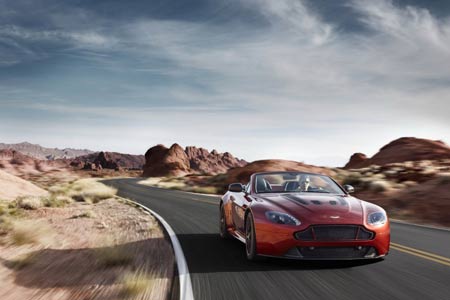 Vantage S Roadster xuất hiện muộn hơn kế hoạch của Aston Martin - Ảnh: Carscoop