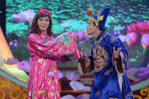  Với chương trình Táo quân của Đài Truyền hình Việt Nam, trong suốt 11 năm qua, diễn viên Công Lý đã hoá thân xuất sắc vào vai cô Đẩu điệu đà, sắc sảo.