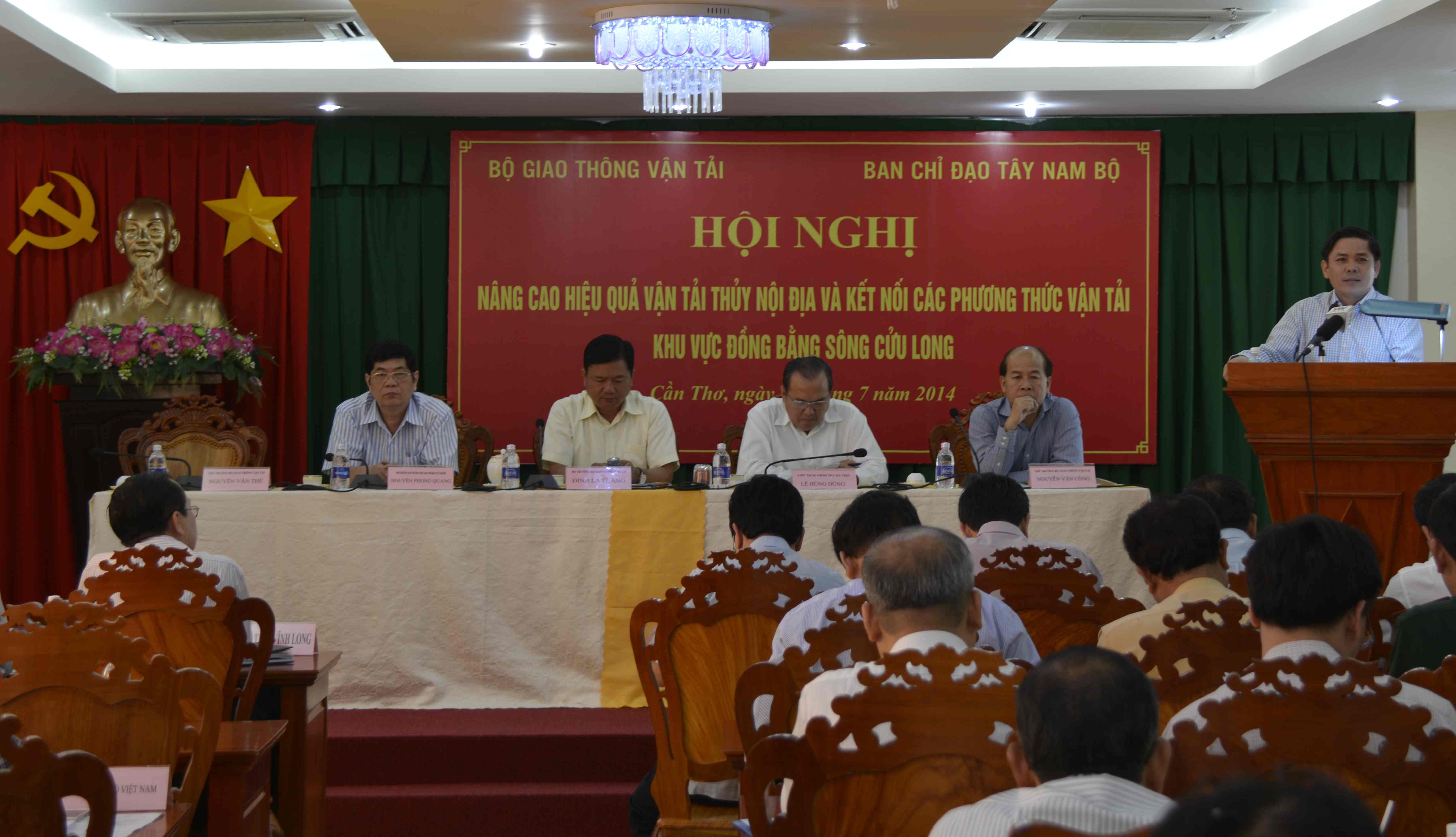 Thứ trưởng Nguyễn Văn Thể phát biểu khai mạc hội nghị.