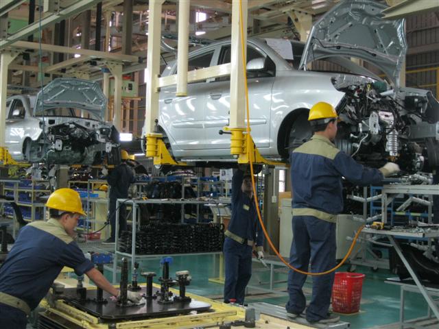 Dây chuyền sản xuất ở nhà máy ô tô Chu Lai - Trường Hải