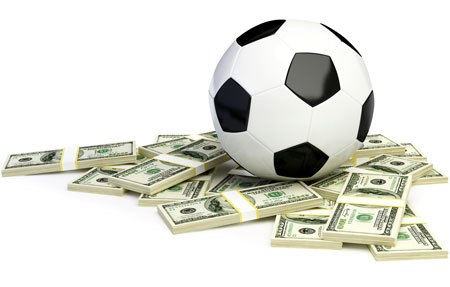 Giới chuyên gia dự đoán mỗi năm khoảng 1,5 - 2 tỷ USD “chảy” ra nước ngoài vì cá cược bóng đá bất hợp pháp