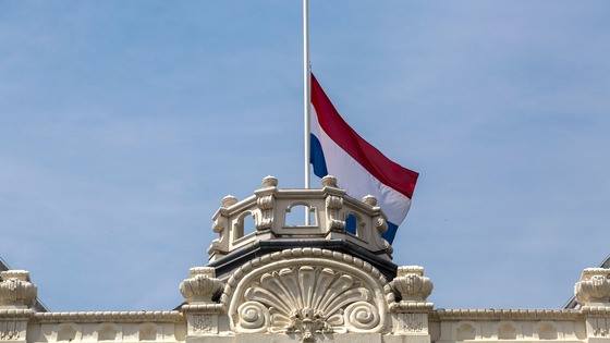 Cờ Hà Lan chỉ kéo một nửa trong ngày tổ chức quốc tang