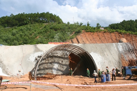 Dự án hầm Phước Tượng - Phú Gia khởi công hơn 1 năm nhưng thi công 