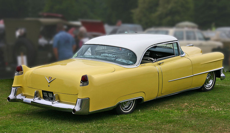 Rất giống một chiếc sedan, nhưng mẫu Cadillac đời 1954 lại là một chiếc coupé truyền thống