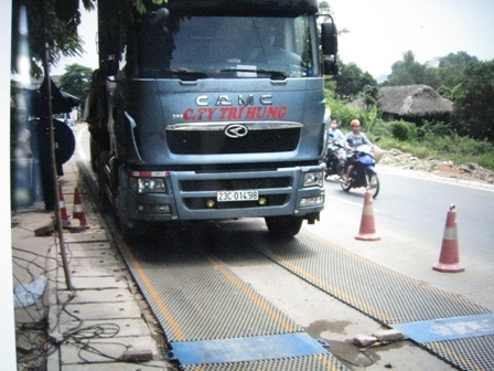Chiếc xe quá tải này vượt trạm bất chấp hiệu lệnh dừng xe của CSGT đã bị Tổ công tác truy bắt 