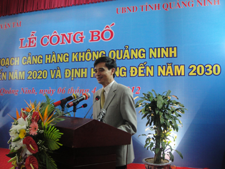 Thứ trưởng Bộ GTVT Phạm Quý Tiêu phát biểu tại lễ công bố quy hoạch Cảng hàng không Quảng Ninh ngày 6/4