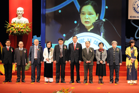 10 tác giả và đại diện nhóm tác giả được trao giải thưởng Hồ Chí Minh về khoa học - công nghệ năm 2010
