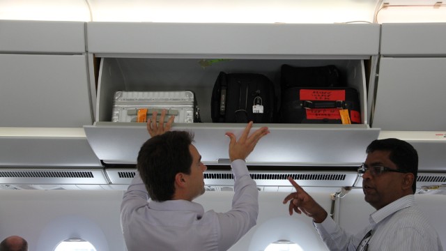 Nhà sản xuất Airbus mở rộng không gian đựng hành lý cho hành khách bên trên đầu