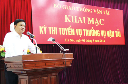 Bộ trưởng Bộ GTVT Đinh La Thăng phát biểu tại buổi khai mạc kỳ thi tuyển Vụ trưởng Vụ Vận tải