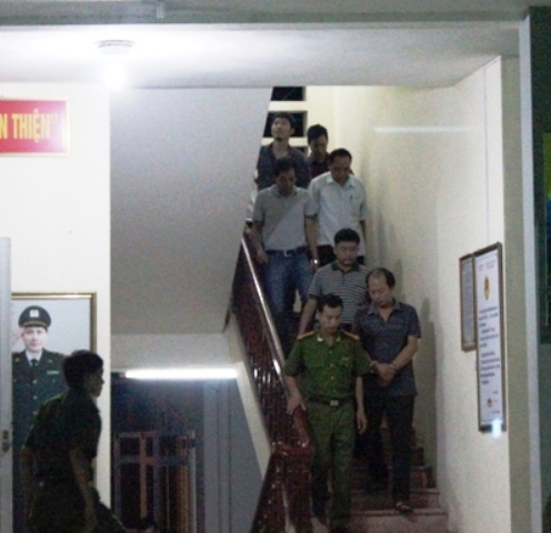 Ông Lê Đức Hải ( người mặc áo phông đen) bị lực lượng Công an bắt giữ vào ngày 1/8 vừa qua