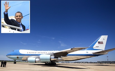 Chuyên cơ riêng của Tổng thống Mỹ Obama được gọi là Không lực 1 được biến đổi từ máy bay chở khách dân dụng Boeing 747. Hãng Boeing đã phải bỏ ra số tiền kếch xù là khoảng 325 triệu USD để biến một chiếc Boeing 747 thành một chuyên cơ Tổng thống theo đơn đặt hàng của chính phủ Mỹ. Không lực 1 có mặt sàn diện tích 371,6 m2 được chia thành các phòng phục vụ nhu cầu làm việc, nghỉ ngơi cho Tổng thống Mỹ và khoảng 70 hành khách VIP.