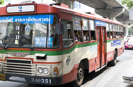 Loại xe buýt cũ đã lỗi thời và xập xệ của Thái Lan