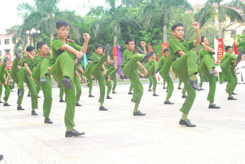 Một thế võ do công an nhân dân Thừa Thiên Huế trình diễn