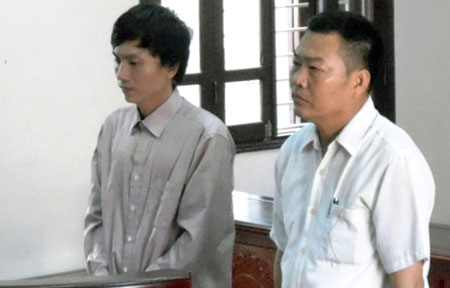 Ông Nguyễn Đức Tâm (áo trắng) trong phiên xử hồi đầu năm 2013.