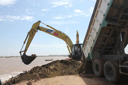 Thi công Dự án Luồng cho tàu biển trọng tải lớn vào sông Hậu