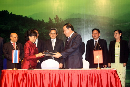 Đại diện ngành GTVT 2 nước Việt Nam và Thái Lan ký Biên bản ghi nhớ