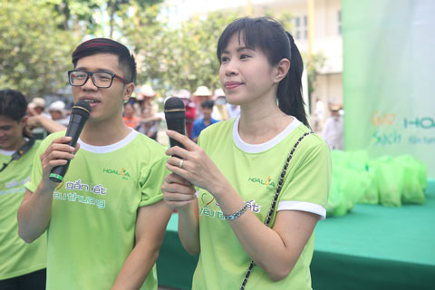 “Gắn kết yêu thương” là một hoạt động xã hội tình nguyện được phát động và thực hiện nhằm mang đến cho các gia đình bệnh nhân và bệnh nhân nghèo đang khám chữa bệnh ở các bệnh viện lớn tại thành phố Hồ Chí Minh những bữa cơm chất lượng, giàu tình yêu thương. 
