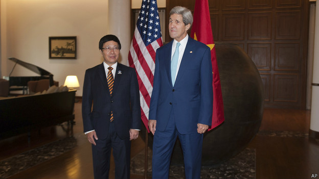 Phó Thủ tướng, Bộ trưởng Ngoại giao Việt Nam - Phạm Bình Bình và Ngoại trưởng Hoa Kỳ John Kerry cũng có cuộc gặp với người đồng cấp Việt Nam hôm
