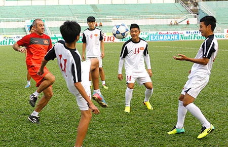 Buổi tập của các cầu thủ U19 Việt Nam