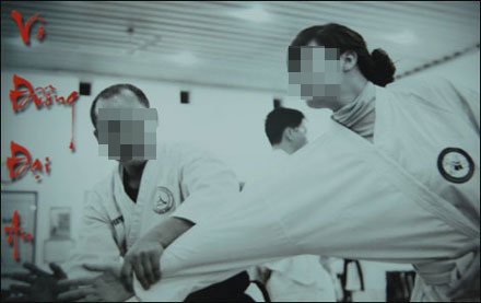 Không chỉ là Giám đốc, Nguyễn Ngọc Minh còn biết đến là một võ sư Aikido. Minh đã mở võ đường ngay tại trụ sở công ty.