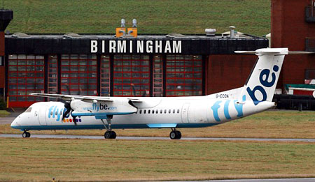 Một máy bay của hãng Flybe tại Sân bay quốc tế Birmingham