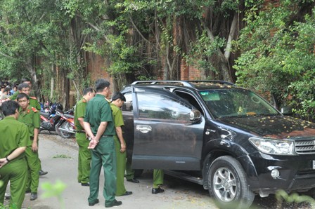 Công an khám nghiệm hiện trường