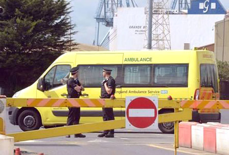 Cảnh sát địa phương bao vây và điều tra hình sự vụ 35 người bị nhốt trong container