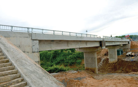 Cầu Khe Ang hoàn thành giúp người dân xóa đi nỗi lo mùa nước lũ