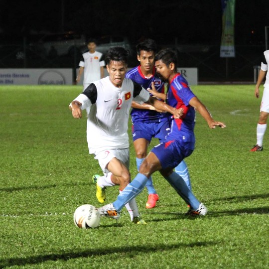 U19 Việt Nam (trắng) vượt qua Thái Lan để vào chơi trận chung kết
