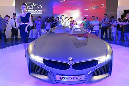 Mẫu xe ý tưởng Vision ConnectedDrive là ngôi sao tại triển lãm đầu tiên của BMW tại Việt Nam