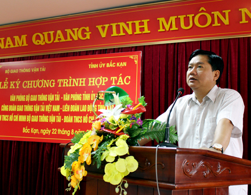Bộ trưởng Đinh La Thăng phát biểu sau lễ ký chương trình hợp tác.