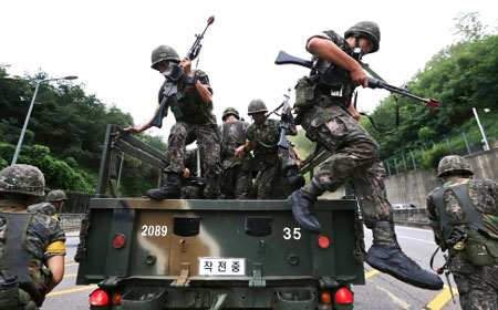 Binh sĩ Hàn Quốc diễn tập chống khủng bố trong cuộc tập trận Người Bảo vệ Tự do Ulchi