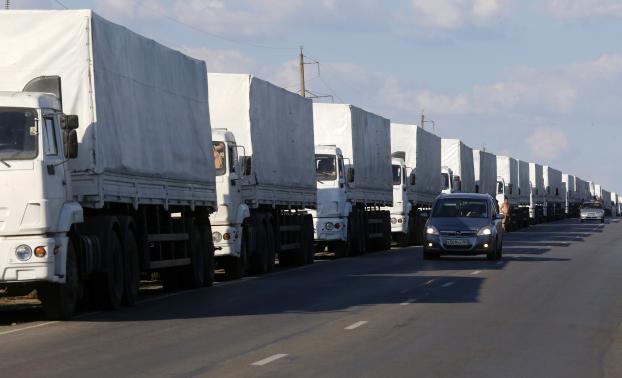 Đoàn xe chở hàng cứu trợ của Nga tới khu vực đông Ukraine