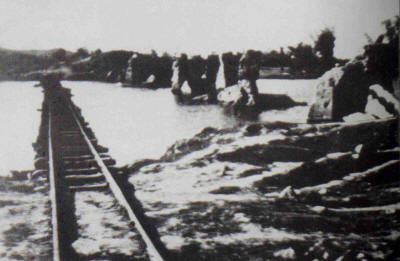 Tuyến đường goòng bắc qua sông ở Bồng Sơn (Bình Định) để phục vụ kháng chiến chống Pháp