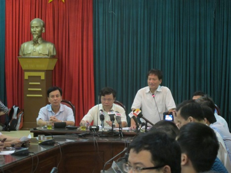 Ông Phan Đăng Long, Phó Ban tuyên Giáo Thành ủy Hà Nội phát biểu tại cuộc họp báo