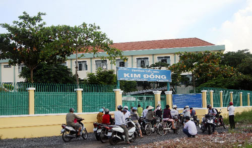 Trường tiểu học Kim Đồng nơi hai nữ học sinh lớp 1 bị “nữ quái” vào tận trường chở đi nơi khác để trấn lột