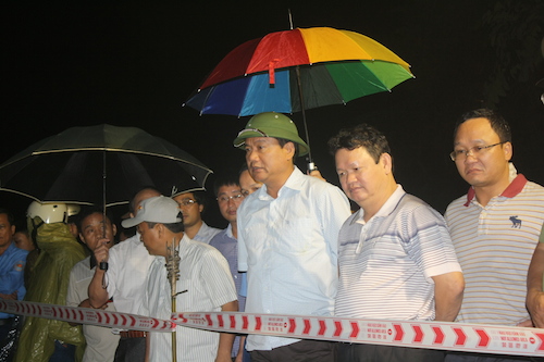 Có mặt tại hiện trường vụ xe khách lao xuống vực làm 12 người chết, Bộ trưởng Đinh La Thăng 