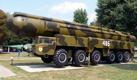 Tên lửa di động tầm trung RSD-10 Pioneer (SS-20) của Nga do Liên Xô cũ sản xuất