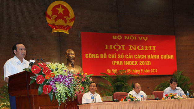 Thứ trưởng Bộ GTVT Nguyễn Hồng Trường báo cáo kinh nghiệm cải cách hành chính sáng 5/9. Ảnh: Theo Tuổi trẻ