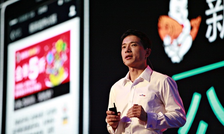 Giám đốc điều hành của Baidu - Robin Li giới thiệu về sản phẩm đũa thông minh