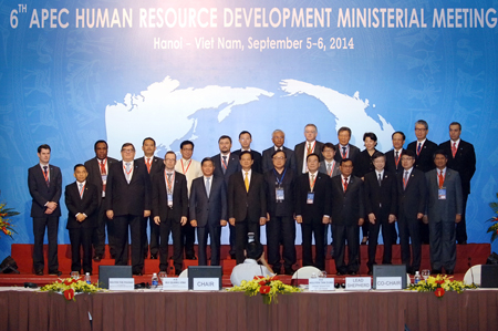 Thủ tướng Nguyễn Tấn Dũng và các đại biểu tham dự hội nghị