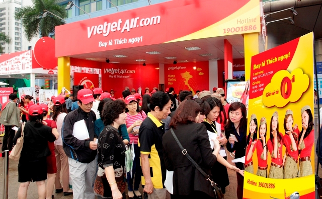 Trong 3 ngày diễn ra hội chợ, Vietjet Air mang đến hàng ngàn vé máy bay với giá chỉ từ 0 đồng, 99.000 đồng, 199.000 đồng dành cho tất cả khách hàng đến tham quan gian hàng