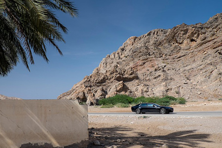 Aston Martin Lagonda trên đường thử tại Oman - Ảnh: AutoExpress